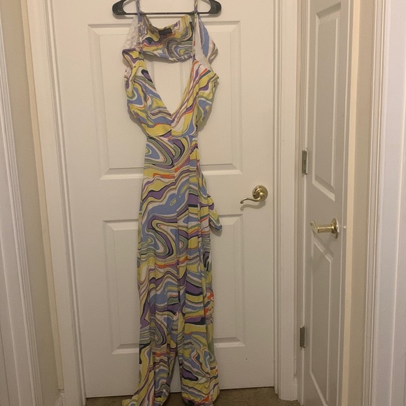 Elloqui plus size colorful summer jumpsuit with side cut outs. Size 26 - Picture 2 of 3